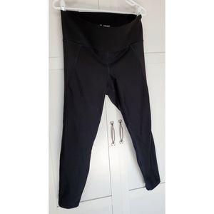 Old Navy Built-in Sculpt 7/8 Length Leggings